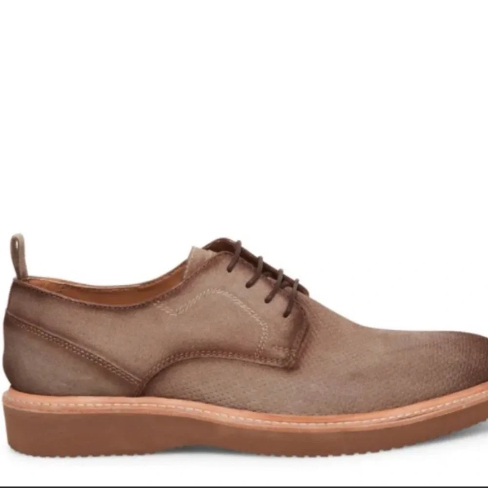 NWT STEVE MADDEN VOYAGEE SUEDE PLAIN TOE DERBY
